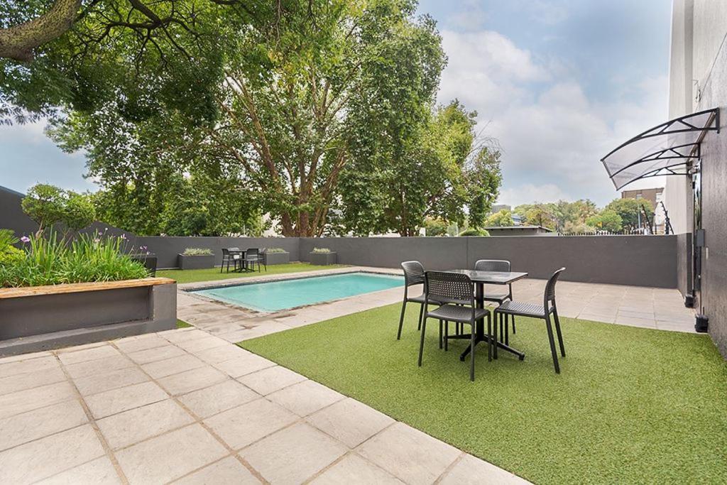 Urban Oasis Apartments At The Bolton Johannesburg Ngoại thất bức ảnh